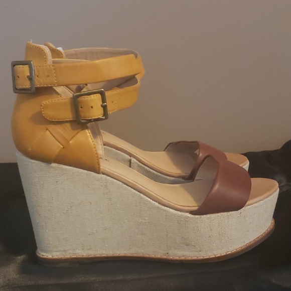 Sandals - Picture 3 of 3